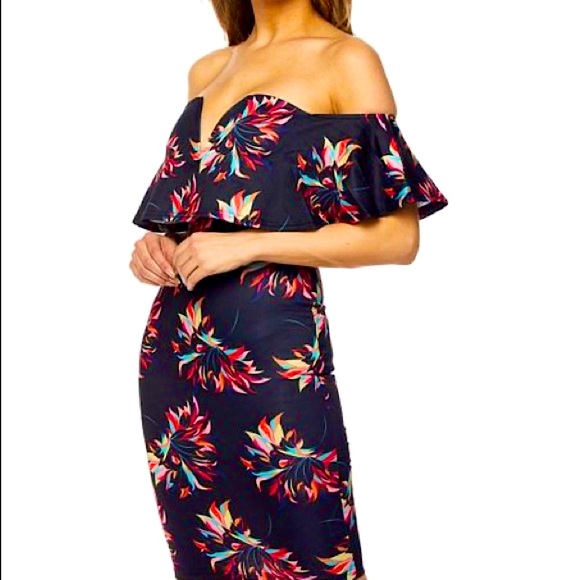 Banjul Dresses & Skirts - Bonjul Body-con Navy Floral Dress Small